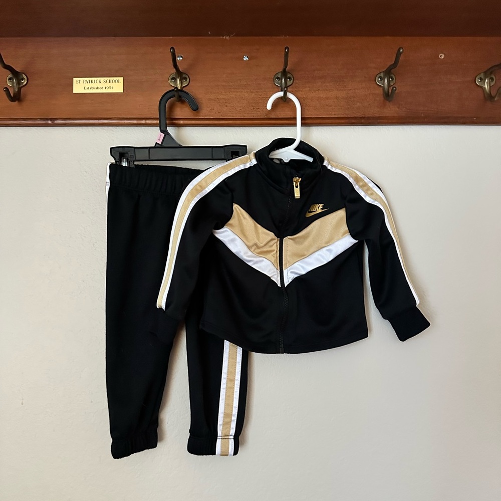 Nike Black and White Infant Jogger Set